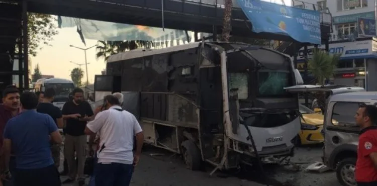 Adana'da çevik kuvvet servisine bombalı saldırı: 5 yaralı