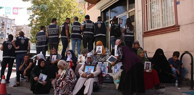 HDP önünde eylem yapan aile sayısı 24'üncü günde 47'ye yükseldi