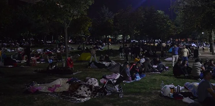 İstanbullular geceyi parklarda geçirdi