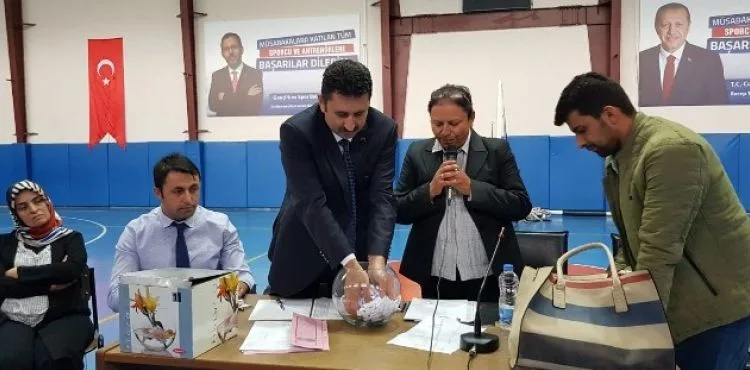 İşe başlayacak olanlar için spor salonunda kura çekildi
