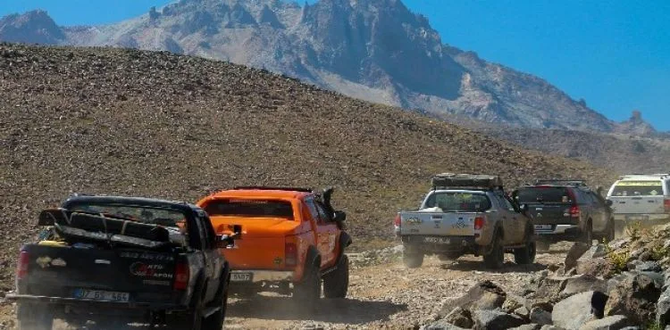 Off-Road tutkunlarından 4x4'lük zirve