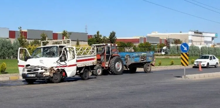 Kamyonetler çarpıştı: 1 yaralı
