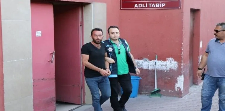 Göğüs ve boğazından bıçaklanan kadının tedavisi sürüyor