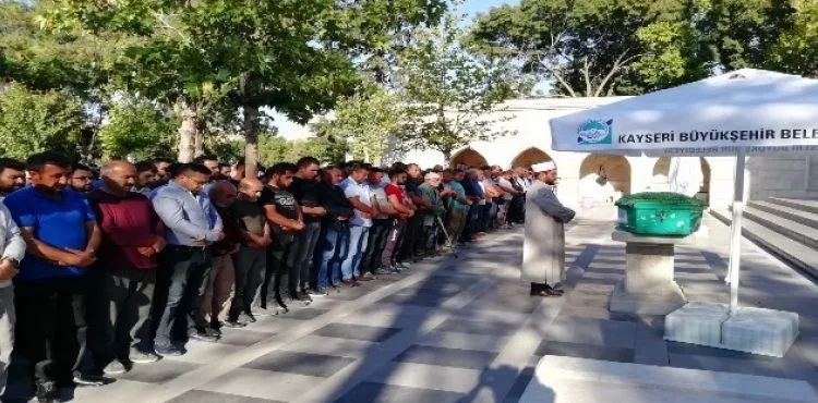 Göçük altında kalan adam son yolculuğuna uğurlandı