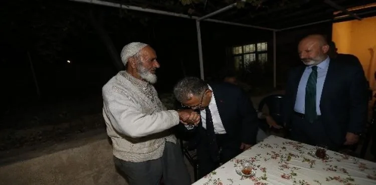 Yıllar önce oğlunu muayene ettirdiği Büyükkılıç'ı Başkan olarak ağırladı