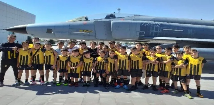Futbolu eğlenerek öğreniyorlar