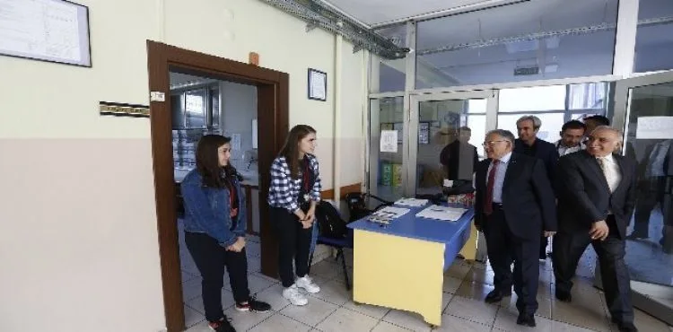 Başkan'dan öğrencilere önemli tavsiyeler