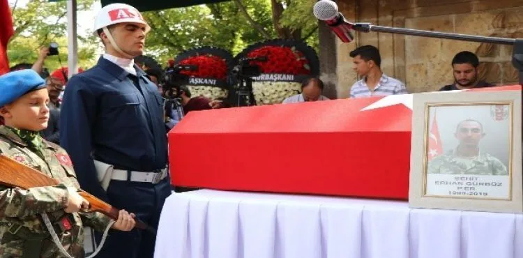 Hatay şehidini son yolculuğuna uğurlandı