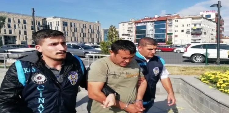 Karısını defalarca bıçaklayarak öldüren şahıs adliyeye sevk edildi