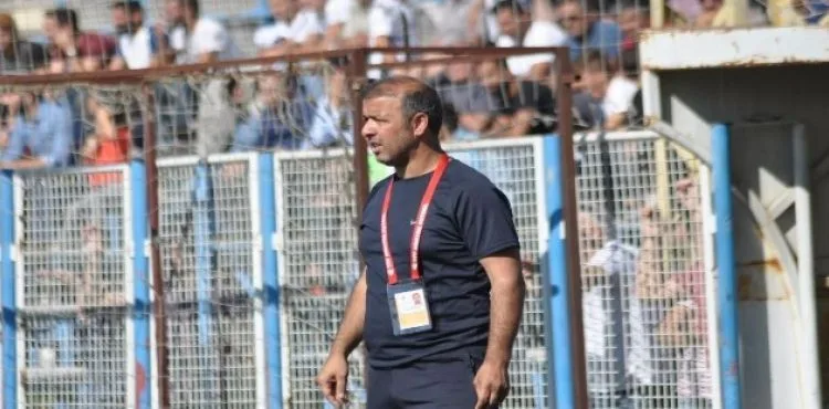 Emre Çelik istifa etti