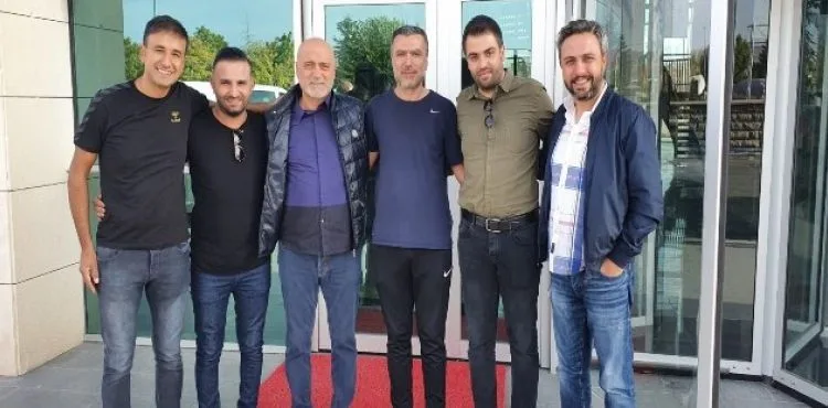 Kayserispor’daki görevini noktalandıran Hikmet Karaman, Kayseri’den ayrıldı.