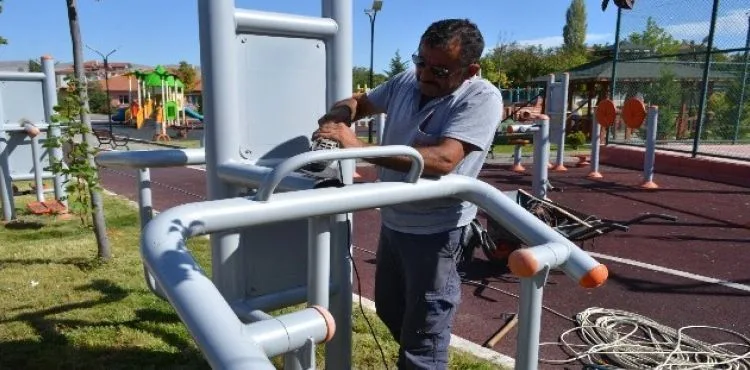 Bünyan'da park ve yeşil alanlarda sonbahar hazırlıkları başladı