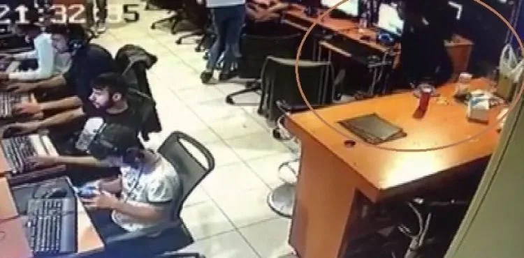 Hesap ödemeye geldi, cep telefonunu çalıp gitti