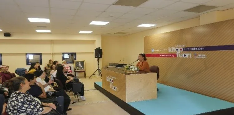 Ünlü Yazarlar Kayseri Kitap Fuarı'nda okuyucularıyla buluştu