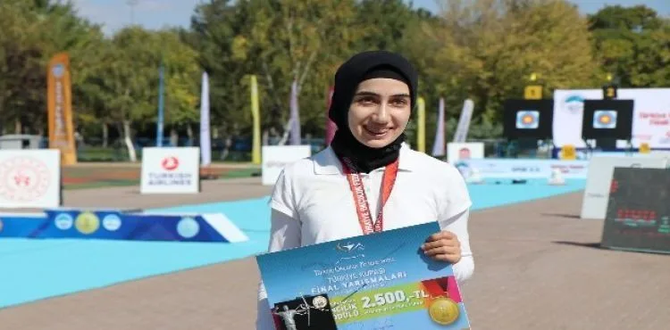 Türkiye Kadınlar Makaralı Okçuluk birincisi Ayşe Berra Süzer oldu