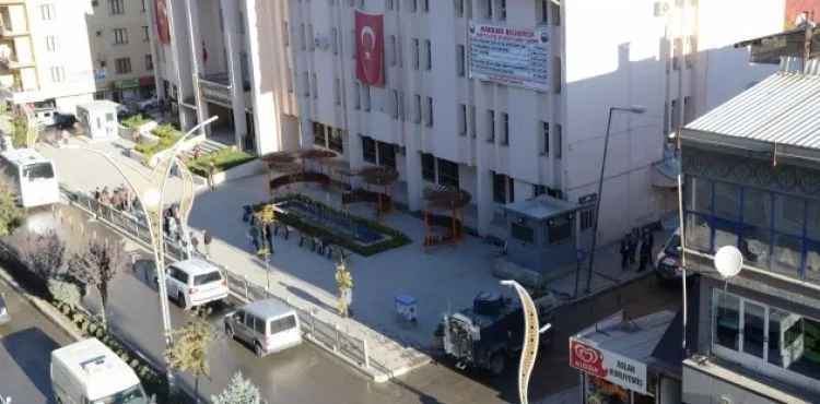 HDP'li belediyelere terör operasyonu!