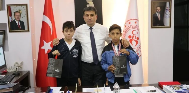 Şampiyon Taekwondocular’dan Eskici’ye ziyaret