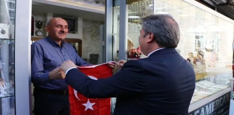 Cumhuriyet Meydanı Türk bayrakları ile donatıldı