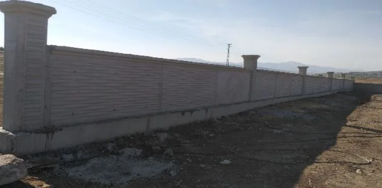 Develi'de mezarlık duvar yapım çalışmaları devam ediyor