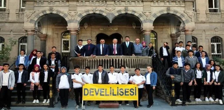 Dev Ali Anadolu Lisesi asıl ismi olan Develi Lisesi'ne kavuştu
