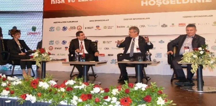 Başkan Akay, "Türkiye'de krizler iyi değerlendirilirse, fırsata dönüşür"