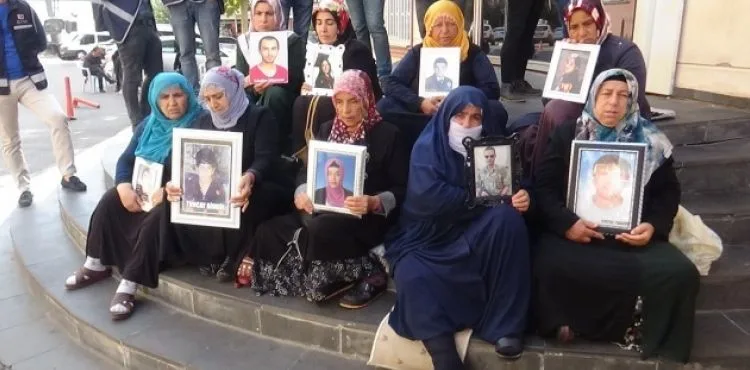 HDP önündeki ailelerin evlat nöbeti 53'üncü gününde