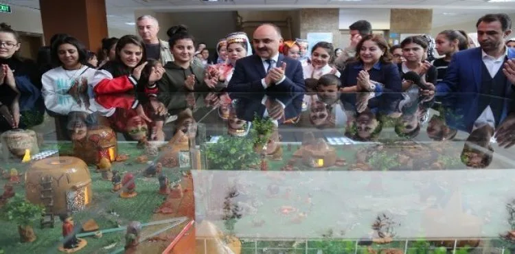 Sevgi evlerinde kalan çocuklar kil ve çamurdan ‘Dede Korkut' köyü yaptı