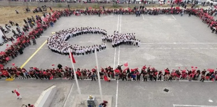Ortaokulu öğrencilerinden muhteşem koreografiler