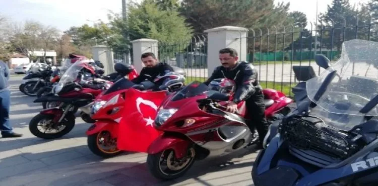 Motorculardan '29 Ekim' korteji