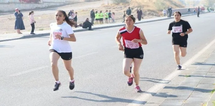 Atletler 29 Ekim Cumhuriyet Kupası İçin Yarıştı