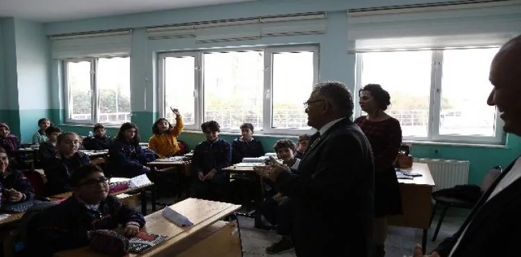Eğitime önem, okullara destek