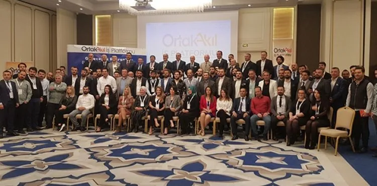 Türkiye'nin önde gelen iş adamları, tecrübelerini gençlerle paylaştı