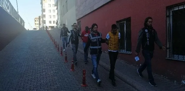Uyuşturucu tacirleri kovalamaca sonucu yakalandı: 3 gözaltı