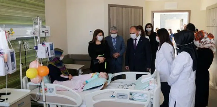 VALİ GÜNAYDIN’DAN LÖSEMİLİ ÇOCUKLARA MORAL ZİYARETİ
