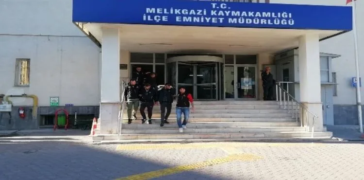 Uyuşturucu operasyonunda yakalanan 4 şahıs adliyeye sevk edildi