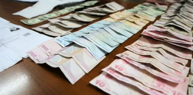 Dilencinin üzerinden çıkan para dudak uçuklattı