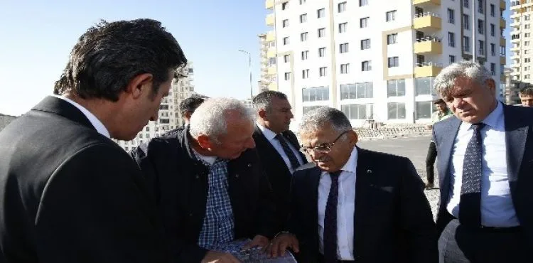 Başkan Büyükkılıç, yol ve kavşak yapım çalışmalarıyla ilgili incelemelerde bulundu.