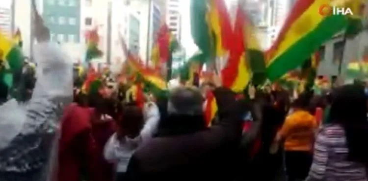 Bolivya Devlet Başkanı Morales istifa etti.
