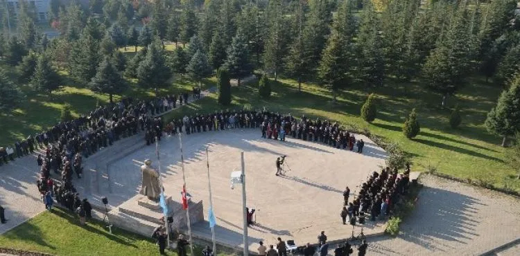 Erciyes Üniversitesinde 10 Kasım Atatürk'ü Anma Töreni Gerçekleştirildi.