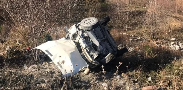 Direksiyon başında uyuyan sürücü, otomobiliyle şarampole uçtu