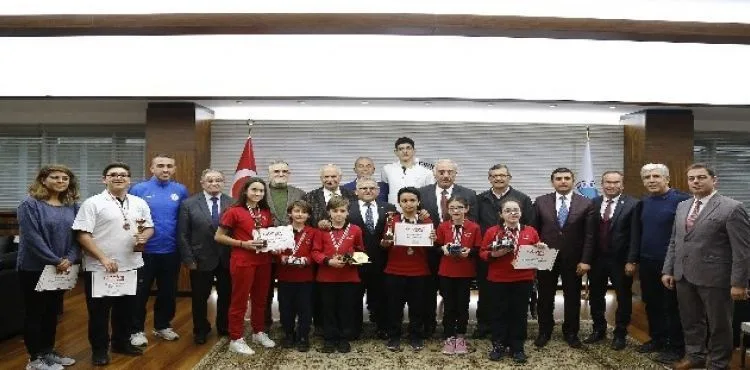 Şampiyon öğrenciler Büyükşehir'de