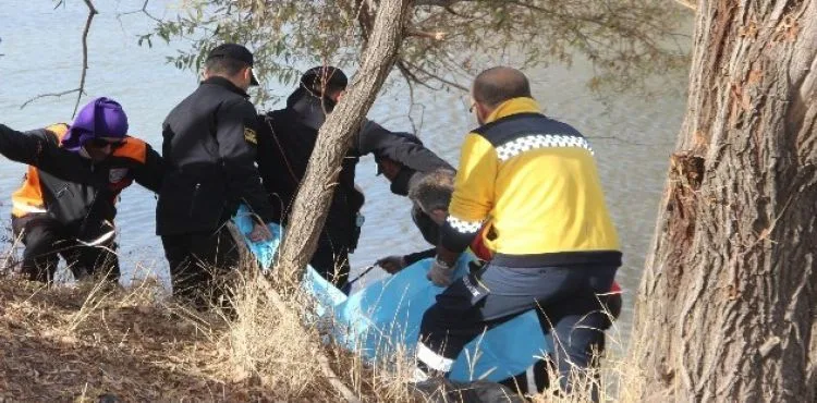 Kayıp olarak aranan şahsın cesedi Kızılırmak'ta bulundu.