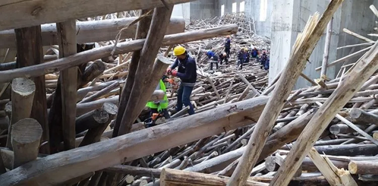 Göçük altındaki mühendisi arama çalışmaları 17 saattir devam ediyor