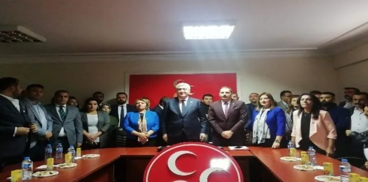 MHP Melikgazi'de bayrak devir teslimi yapıldı