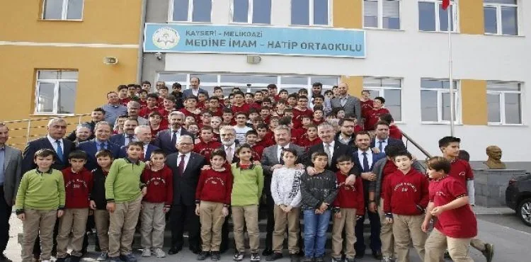 Başkan Büyükkılıç, Türkiye birincisine ödül verdi