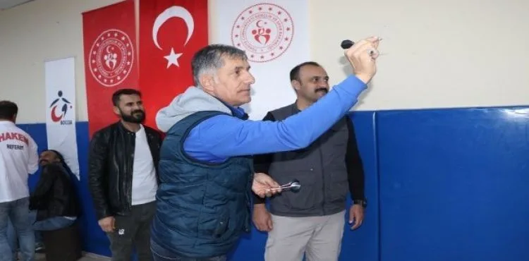 İki kurum personelleri Dart turnuvasında buluştu