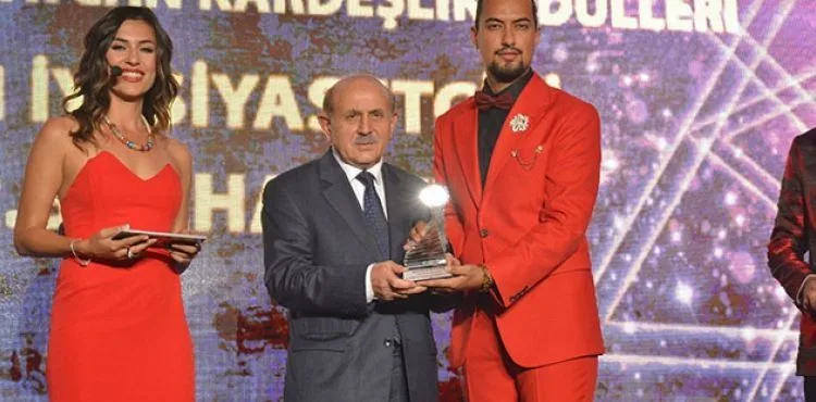 AK Parti Kurucu üyesi, İstanbul eski milletvekili Kuzu'ya 'yılın en iyi siyasetçisi' ödülü