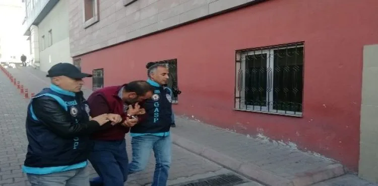 Maske takarak girdikleri bağ evinden 10 bin lira gasp eden 4 kişi yakalandı