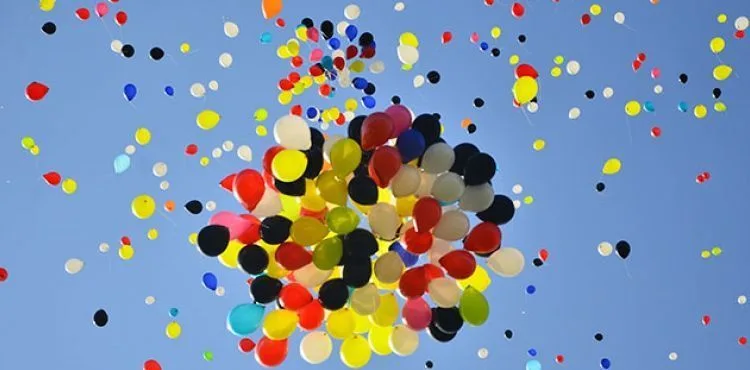 Öğretmenler 2 bin balon uçurdu