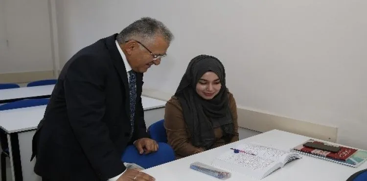 Başkan Büyükkılıç'tan okumaya ve eğitime destek